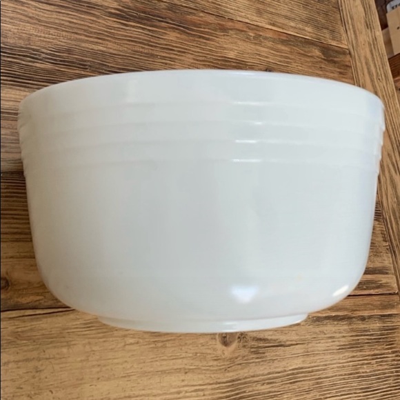 SOLD Rare Vintage Pyrex- Hamilton Beach Large Ribbed Milk Glass Mixing Bowl - Picture 4 of 10